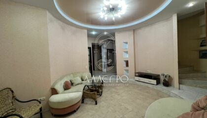 3-к квартира, 100 м², 1/2 эт.