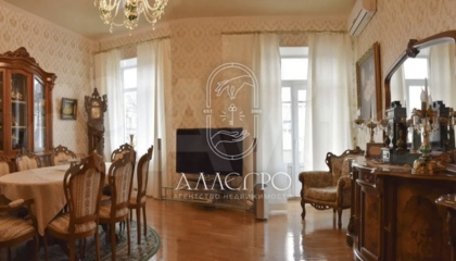 6-к квартира, 172 м², 3/3 эт.