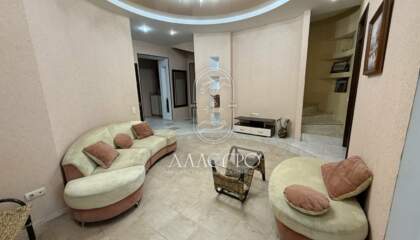 3-к квартира, 100 м², 1/2 эт.