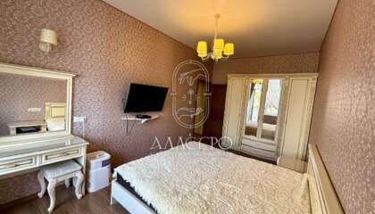 2-к квартира, 75 м², 1/3 эт.