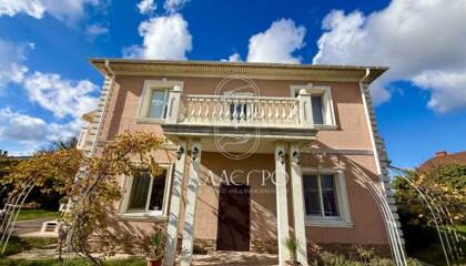 Дом, 208 м², 2 эт.