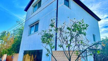 Дом, 193 м², 3 эт.