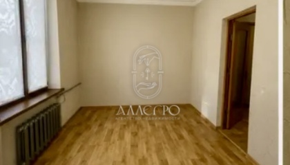 2-к квартира, 43 м², 1/3 эт.